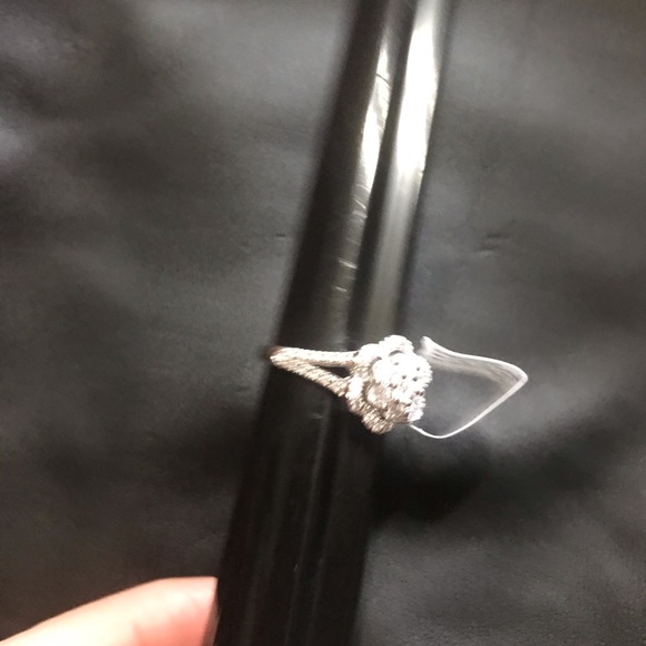 NWT Silver Beautiful Flower Ring - Picture 8 of 12